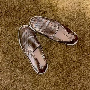 Flats, colors purplish pinkish, size 10
